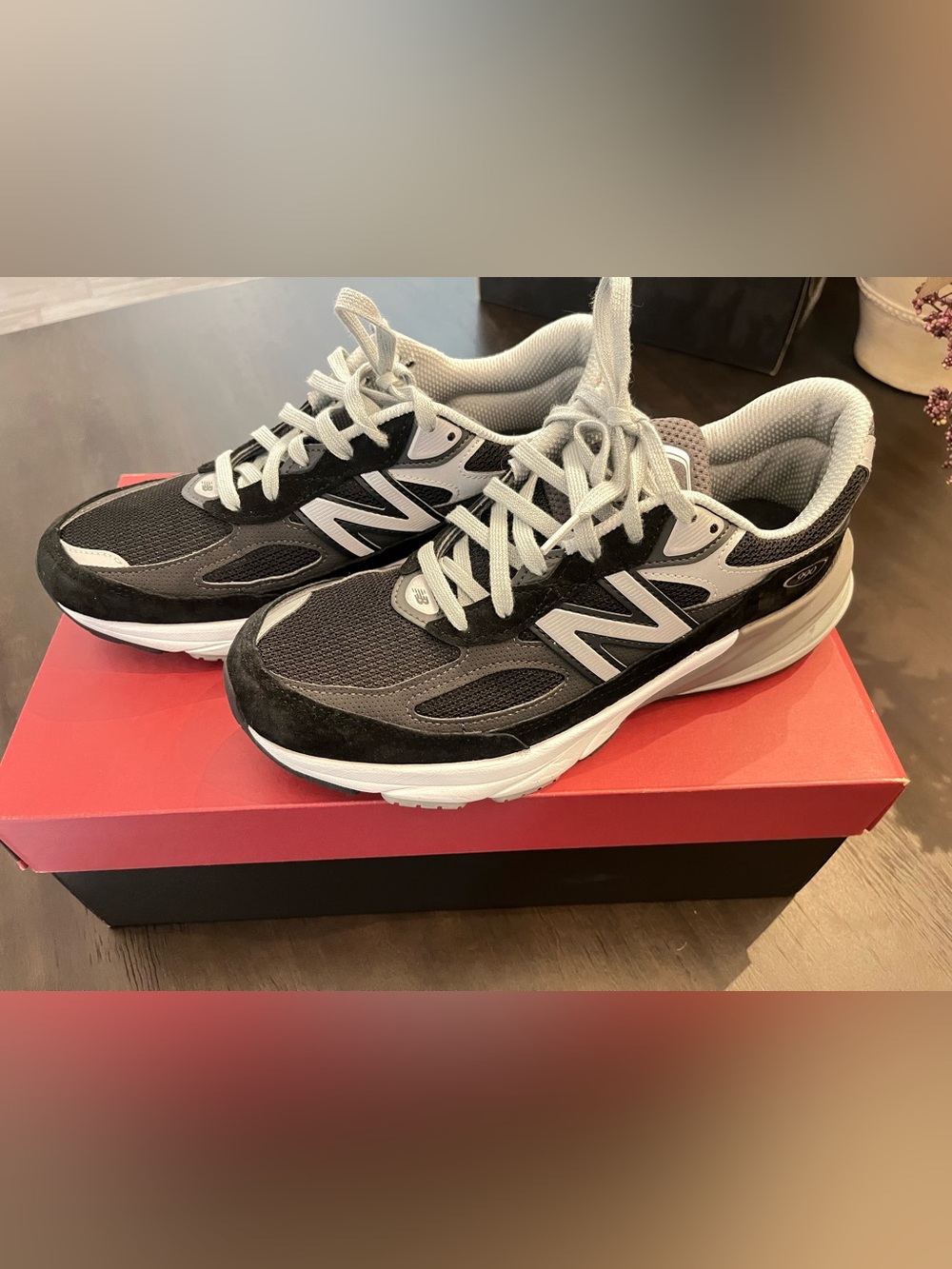 990 New Balance Men's Black and Gray Athletic Sneakers